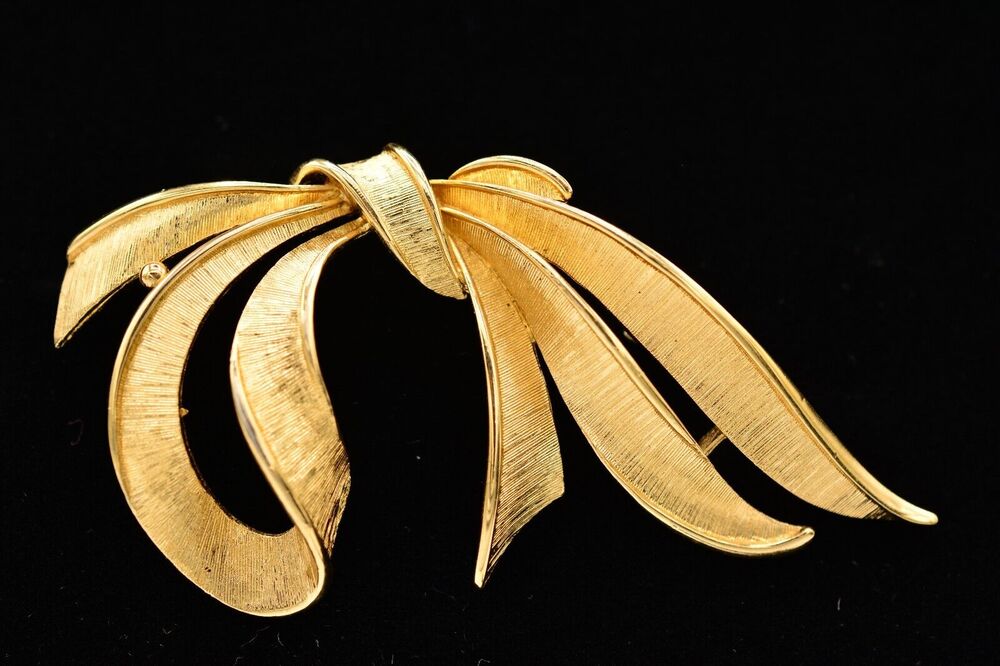 Monet Vintage Bow Pin Brooch Brushed Gold Textured Chunky Signed 1980s BinAL